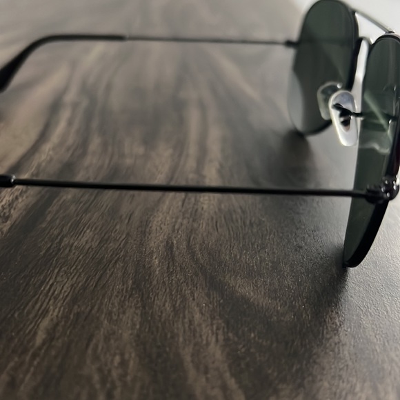 Ray Ban sunglasses with case and cloth - Picture 3 of 6